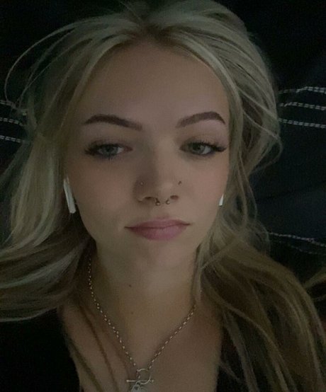 Naakte gelekte OnlyFans-foto van Daisy Thompson