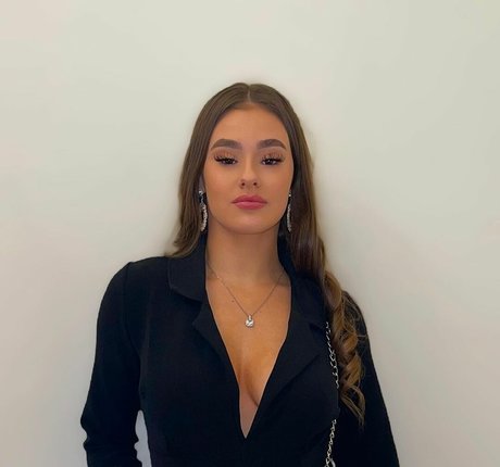 Naakte gelekte OnlyFans-foto van Sydney Etherington