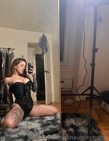 Naakte gelekte OnlyFans-foto van Naughtybatter