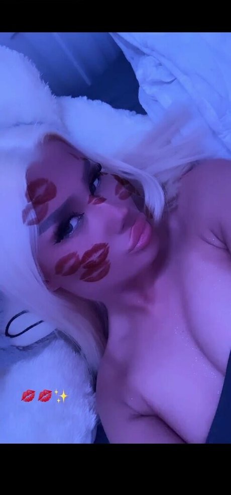 Naakte gelekte OnlyFans-foto van Viki Mitrovic