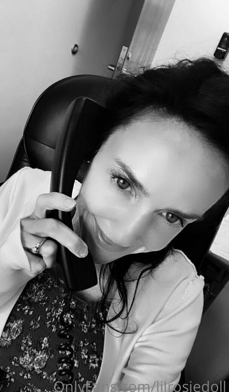 Naakte gelekte OnlyFans-foto van Lilrosiedoll