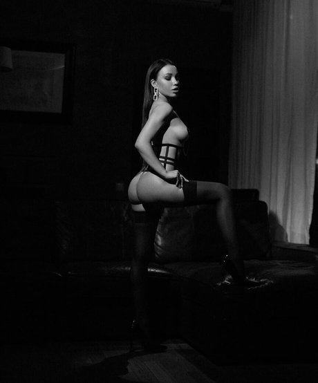 Naakte gelekte OnlyFans-foto van Eleonora Nedova