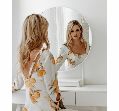 Naakte gelekte OnlyFans-foto van Ohioliz