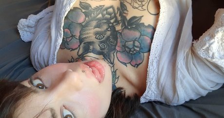 Naakte gelekte OnlyFans-foto van Anakarenina