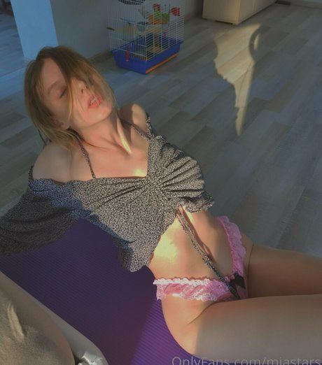 Naakte gelekte OnlyFans-foto van Miastars