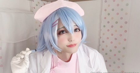 Momo JP Cosplay