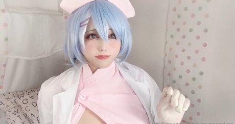 Momo JP Cosplay