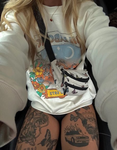 Naakte gelekte OnlyFans-foto van Ryrenee