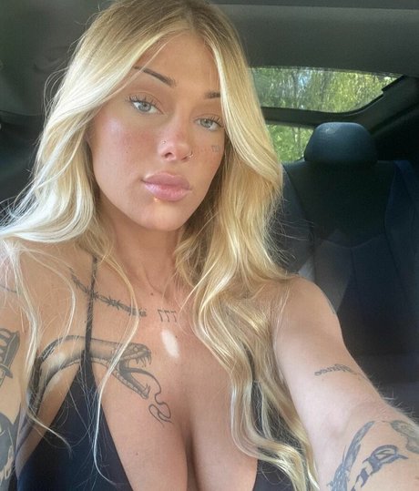 Naakte gelekte OnlyFans-foto van Ryrenee