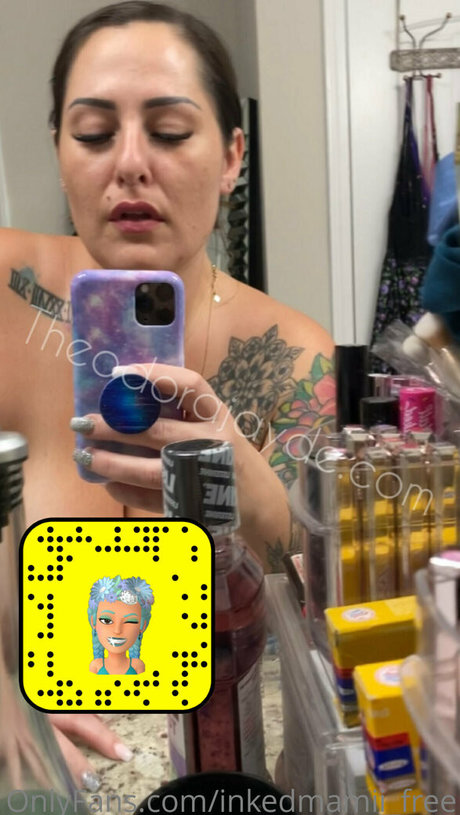 Naakte gelekte OnlyFans-foto van Inkedmamiifree