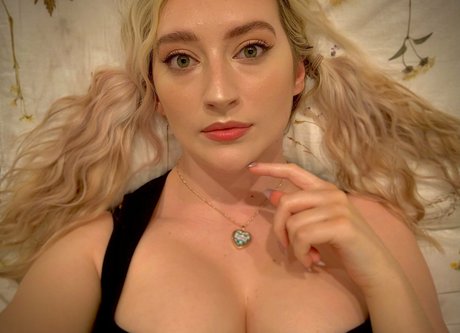 Naakte gelekte OnlyFans-foto van Blissfulwhisperasmr