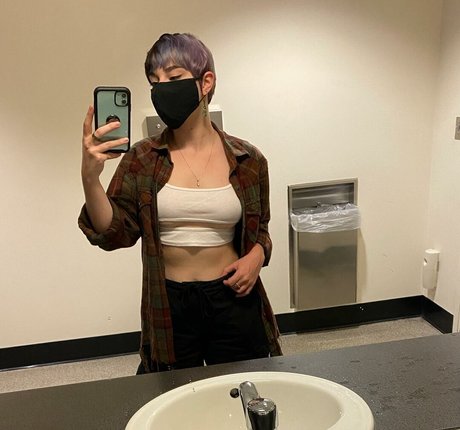 Naakte gelekte OnlyFans-foto van Casey Lee Williams