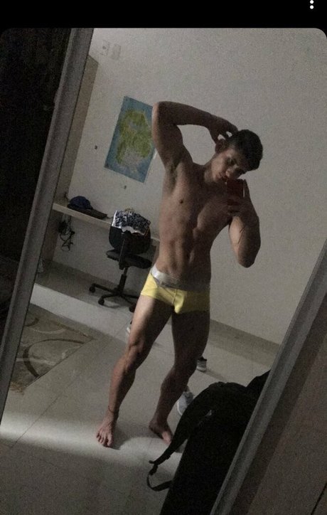 Naakte gelekte OnlyFans-foto van Dieghodolttih