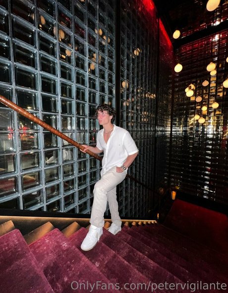 Naakte gelekte OnlyFans-foto van Petervigilante