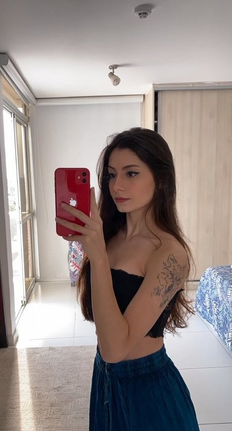 Naakte gelekte OnlyFans-foto van Ingrid Larissa