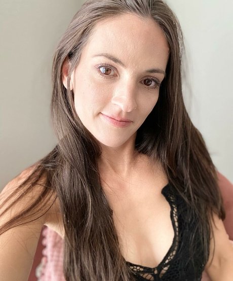 Naakte gelekte OnlyFans-foto van Aunna Harris