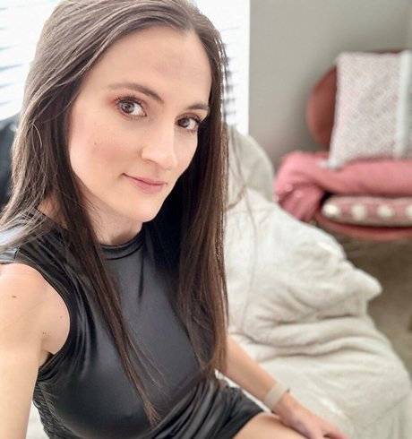 Naakte gelekte OnlyFans-foto van Aunna Harris
