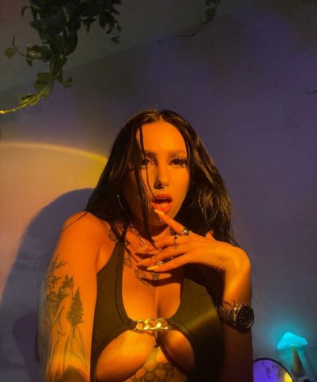 Naakte gelekte OnlyFans-foto van Sugarttitts