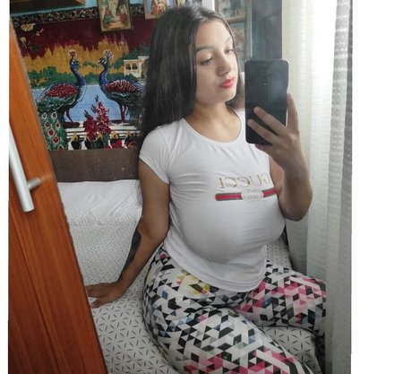 Naakte gelekte OnlyFans-foto van Ionela Madalina