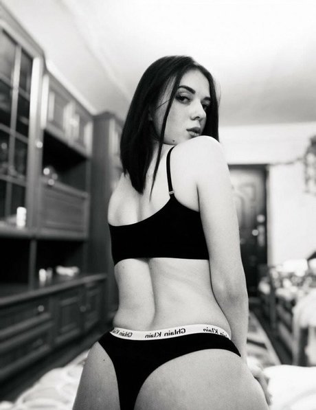 Naakte gelekte OnlyFans-foto van Kattykitty