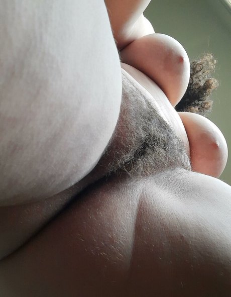 Naakte gelekte OnlyFans-foto van Daphne The Dryad