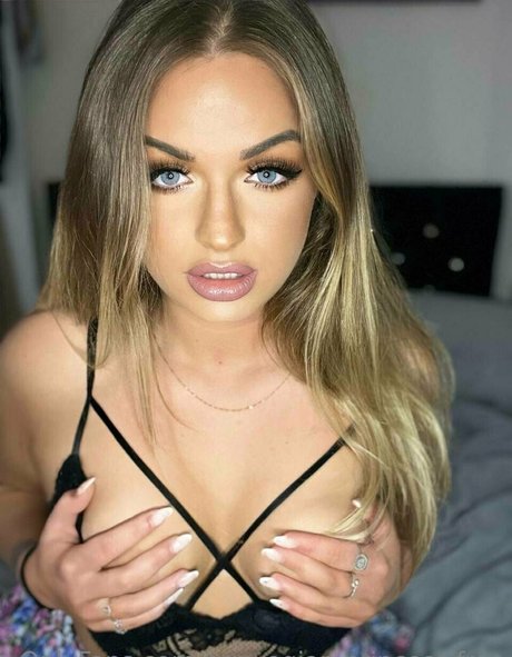 Naakte gelekte OnlyFans-foto van Norwegianprincessfree