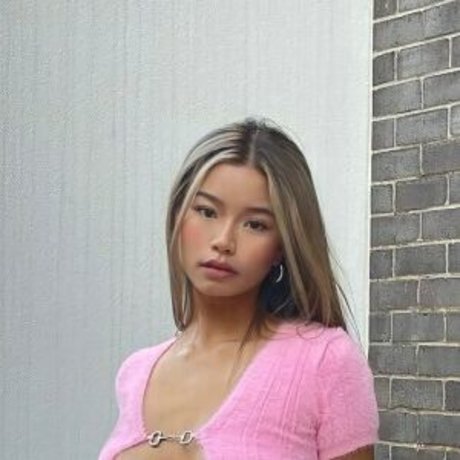 Naakte gelekte OnlyFans-foto van Phoeyubie