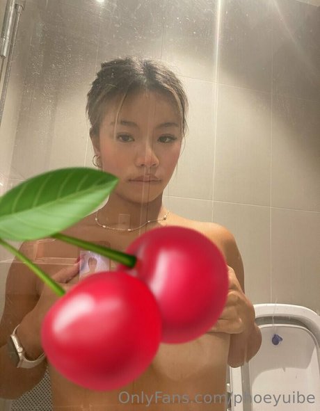 Naakte gelekte OnlyFans-foto van Phoeyubie
