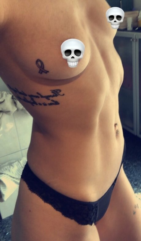 Naakte gelekte OnlyFans-foto van Smusa