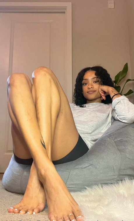Naakte gelekte OnlyFans-foto van Cocobonsolez