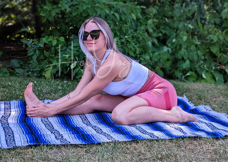Naakte gelekte OnlyFans-foto van Hotyoga