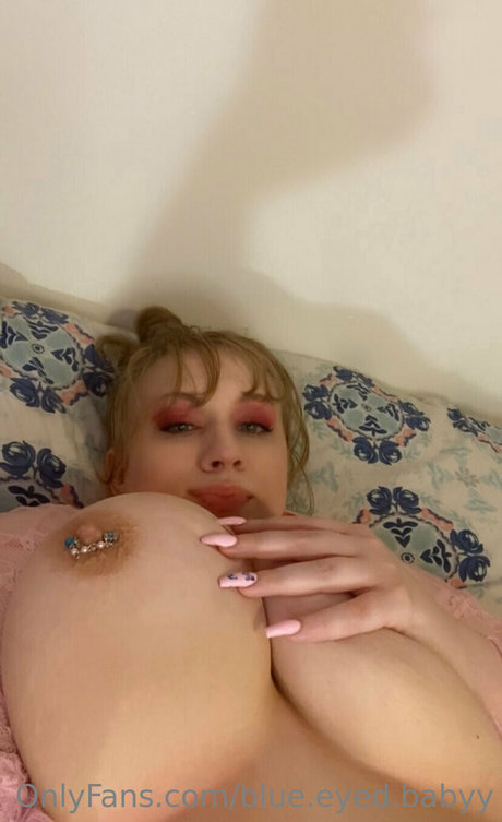 Naakte gelekte OnlyFans-foto van Blueeyedbabyy