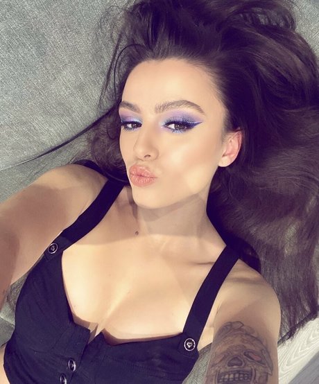 Naakte gelekte OnlyFans-foto van Cher Lloyd