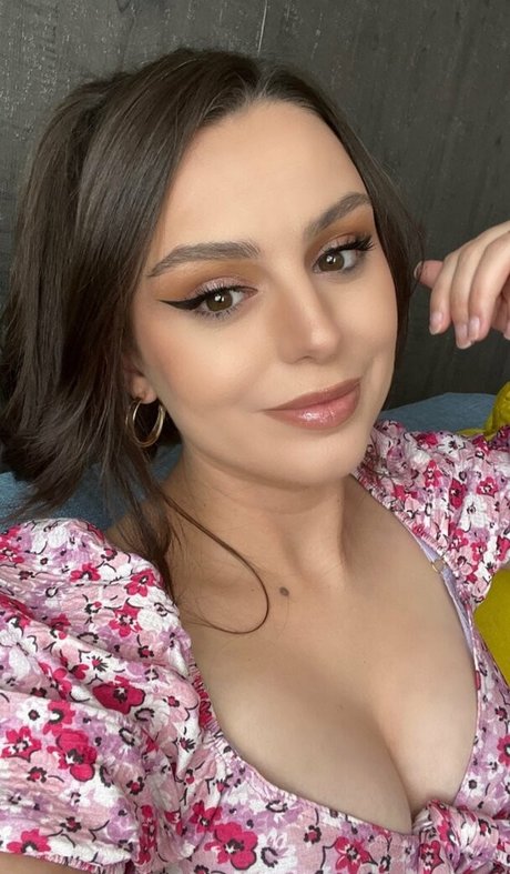 Naakte gelekte OnlyFans-foto van Cher Lloyd