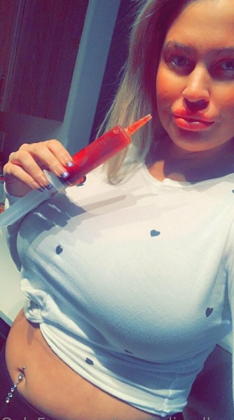 Naakte gelekte OnlyFans-foto van Kennediandkendrick