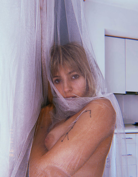Naakte gelekte OnlyFans-foto van Avery