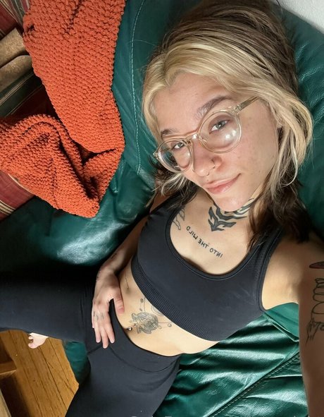 Naakte gelekte OnlyFans-foto van Datanight