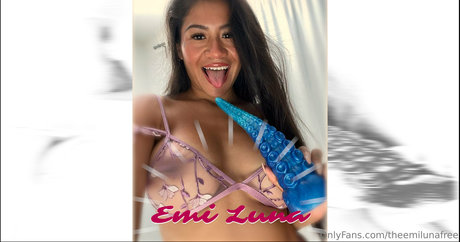 Naakte gelekte OnlyFans-foto van Theemilunafree
