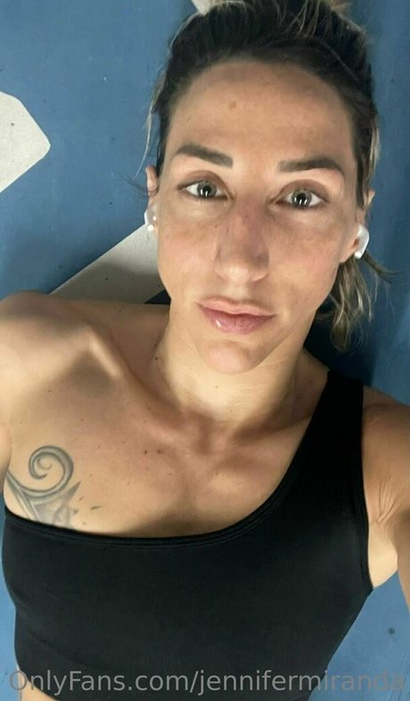 Naakte gelekte OnlyFans-foto van Jennifermiranda