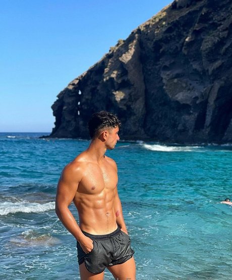 Naakte gelekte OnlyFans-foto van Exoticboyfree