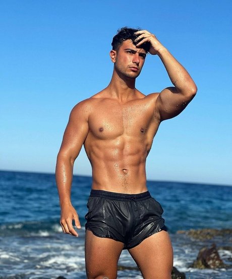 Naakte gelekte OnlyFans-foto van Exoticboyfree