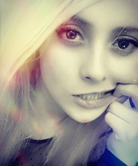 Naakte gelekte OnlyFans-foto van Jezz Angeles