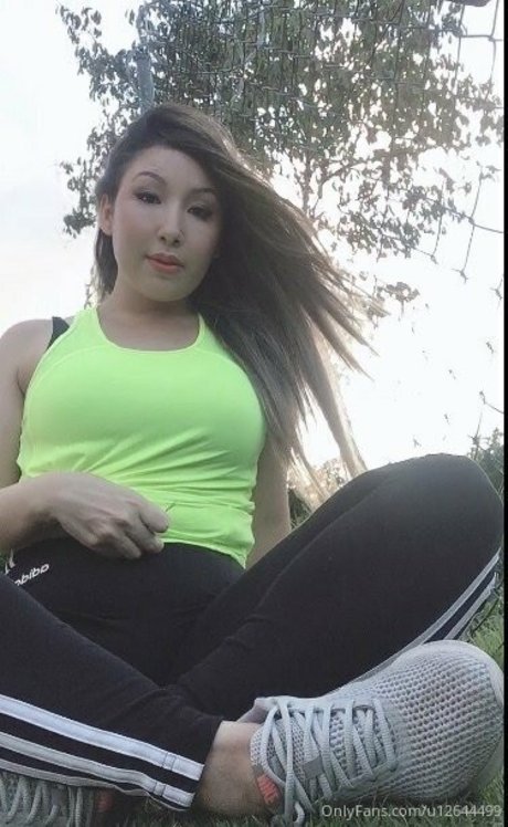 Naakte gelekte OnlyFans-foto van Yu Ferracini