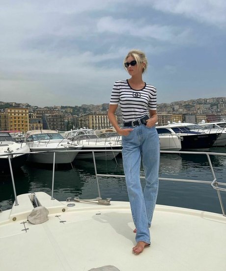 Naakte gelekte OnlyFans-foto van Elsa Hosk