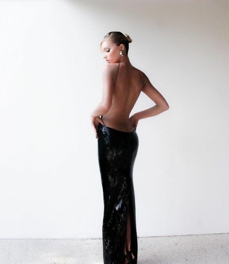 Naakte gelekte OnlyFans-foto van Elsa Hosk