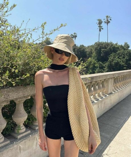 Naakte gelekte OnlyFans-foto van Elsa Hosk