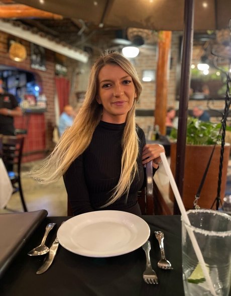 Naakte gelekte OnlyFans-foto van Chelseawavesvip