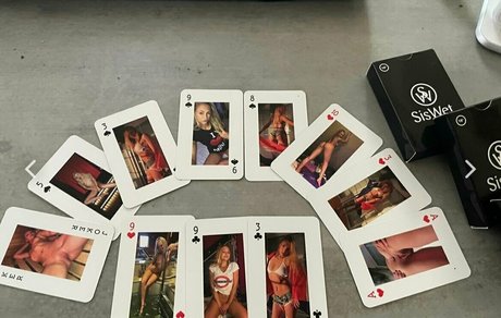 Naakte gelekte OnlyFans-foto van Doctorsybil
