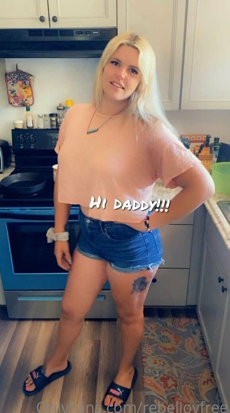 Naakte gelekte OnlyFans-foto van Rebeljoyfree