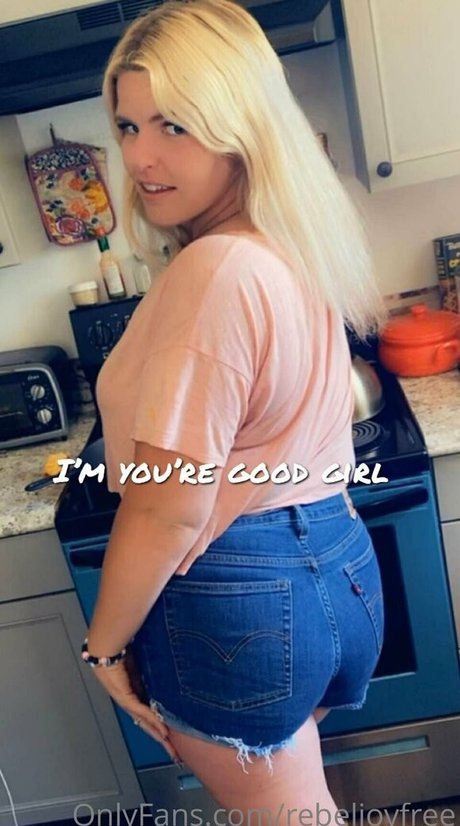 Naakte gelekte OnlyFans-foto van Rebeljoyfree